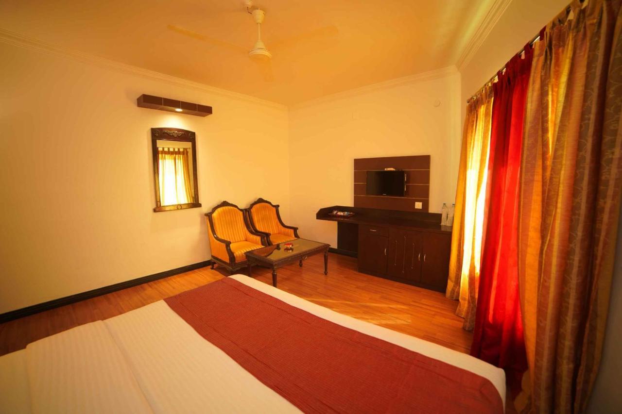 Hotel The Vyshakh Guruvāyūr Exterior foto