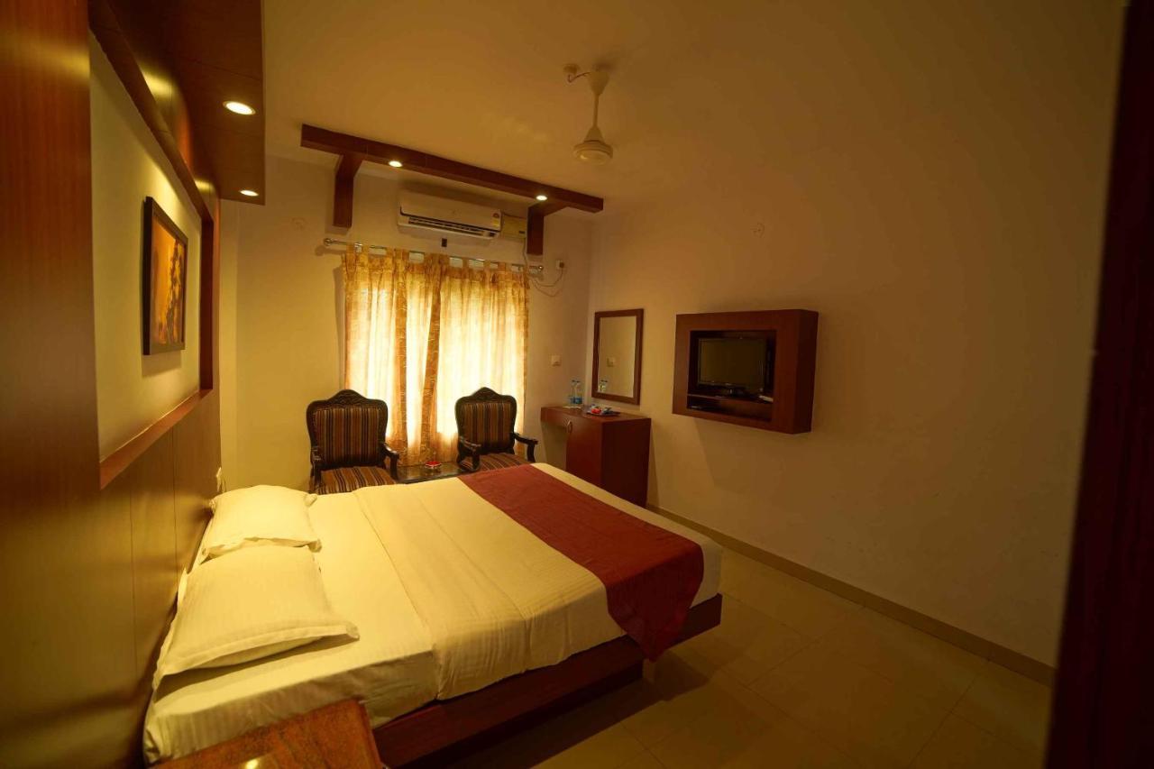 Hotel The Vyshakh Guruvāyūr Exterior foto