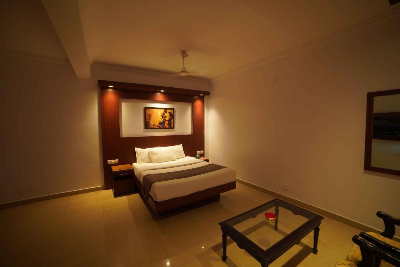 Hotel The Vyshakh Guruvāyūr Exterior foto