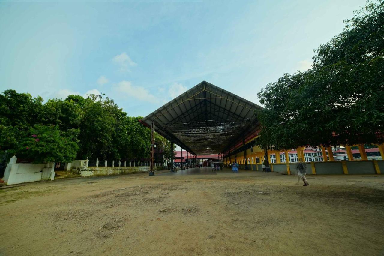 Hotel The Vyshakh Guruvāyūr Exterior foto