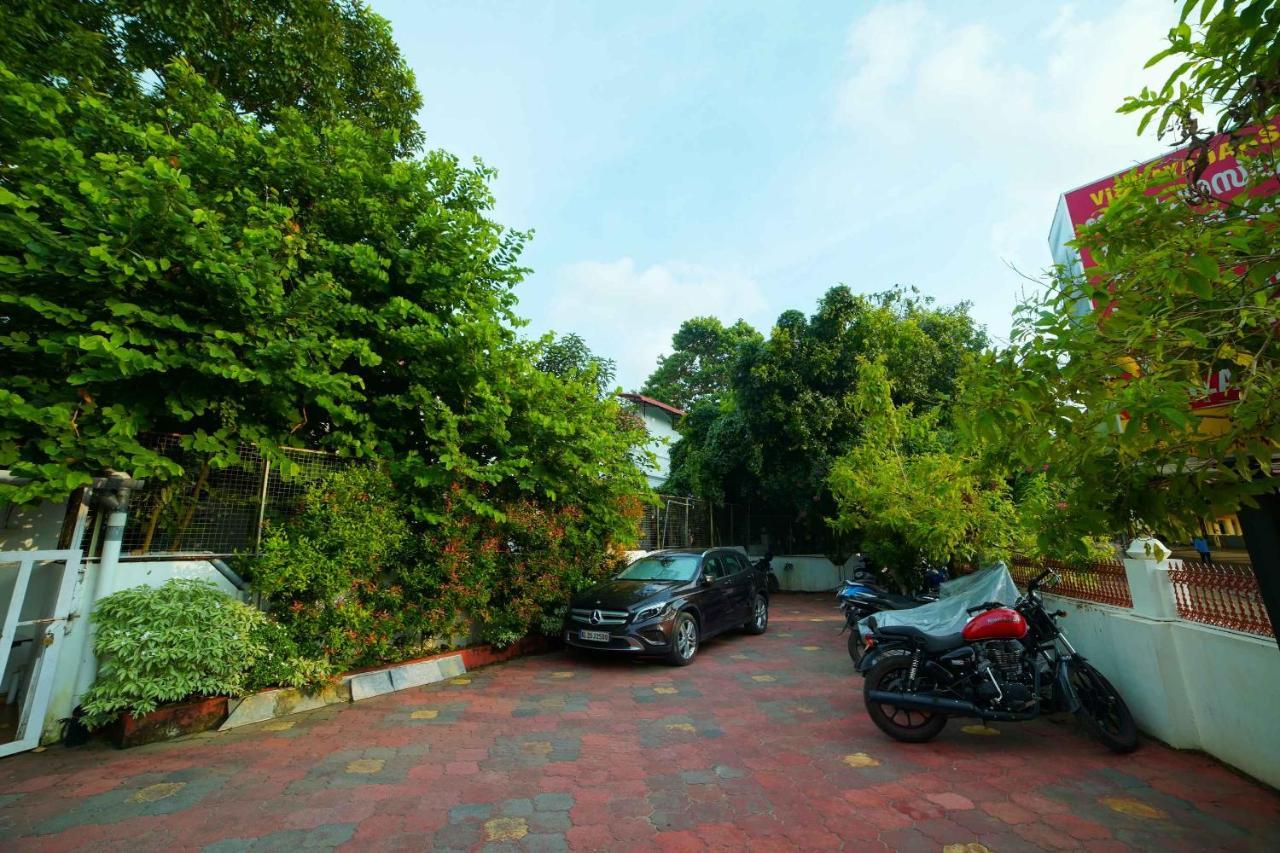 Hotel The Vyshakh Guruvāyūr Exterior foto