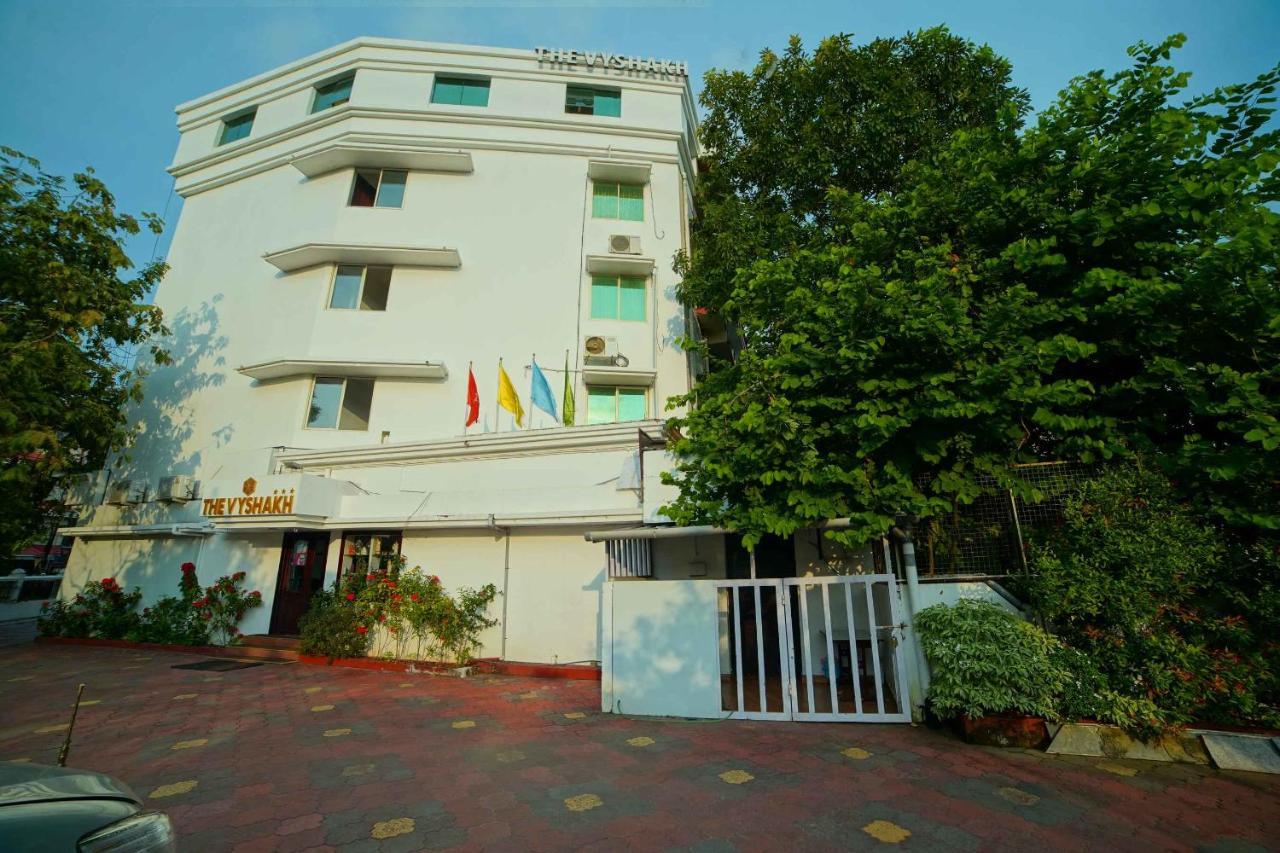 Hotel The Vyshakh Guruvāyūr Exterior foto