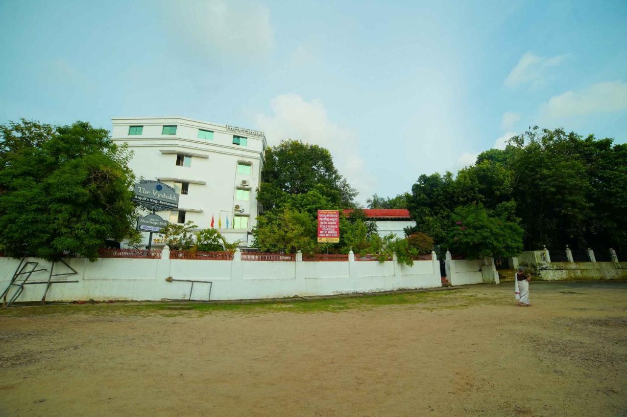 Hotel The Vyshakh Guruvāyūr Exterior foto