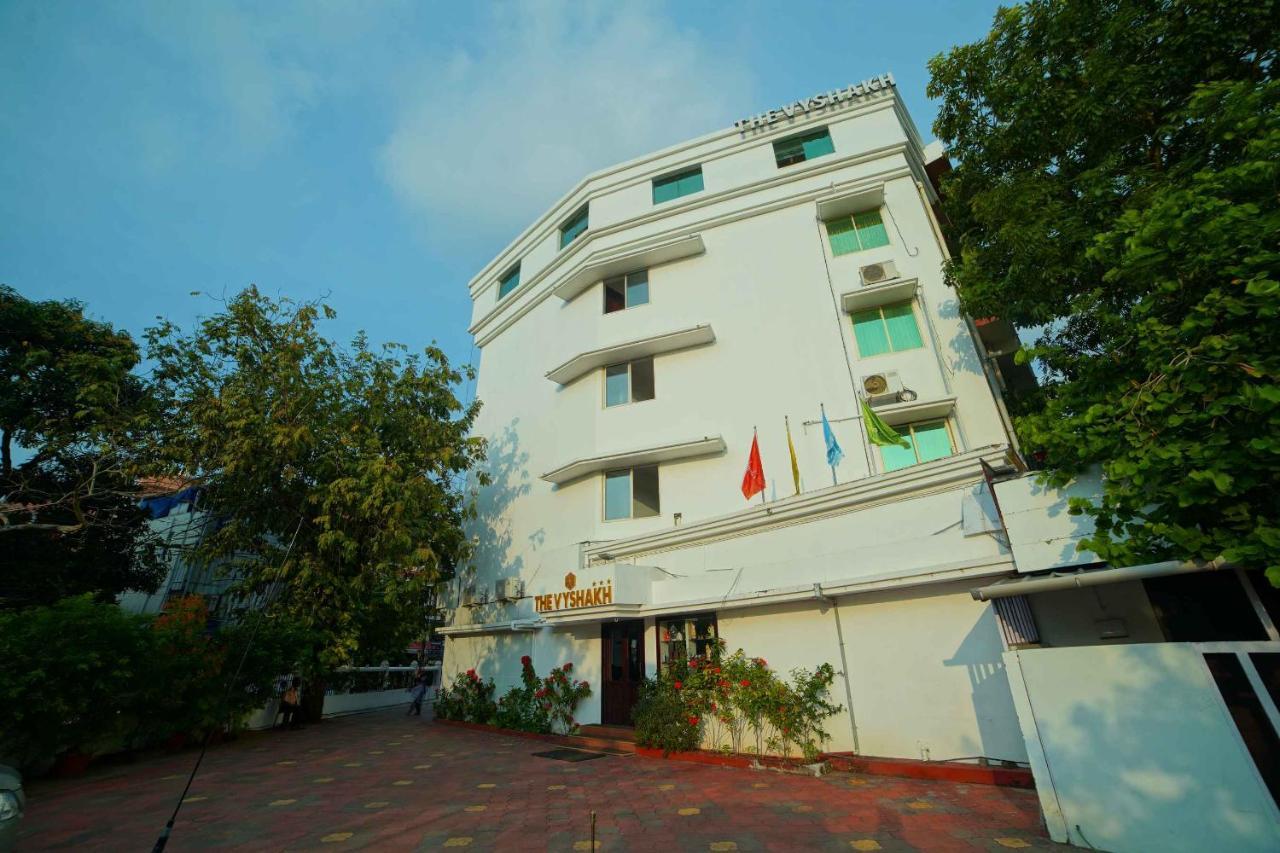 Hotel The Vyshakh Guruvāyūr Exterior foto