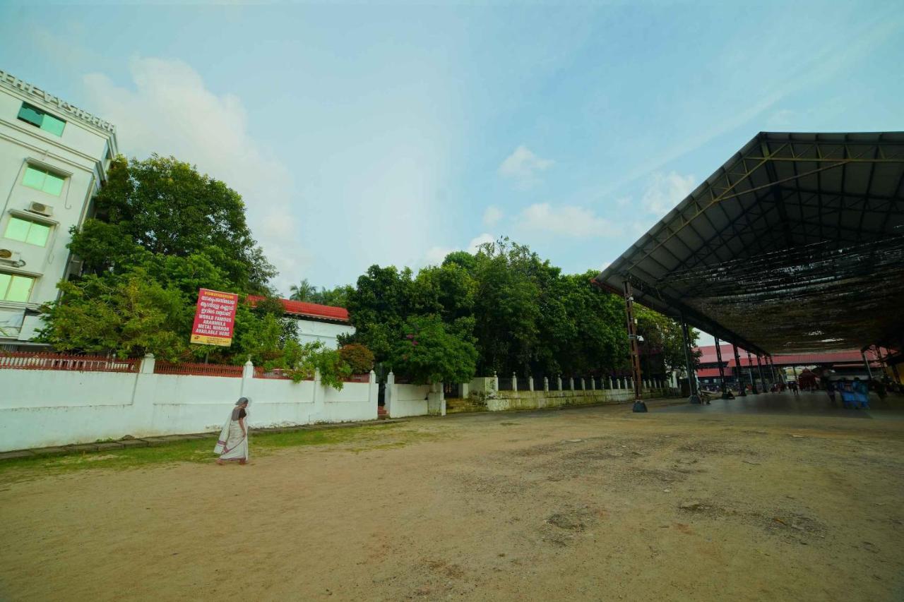 Hotel The Vyshakh Guruvāyūr Exterior foto