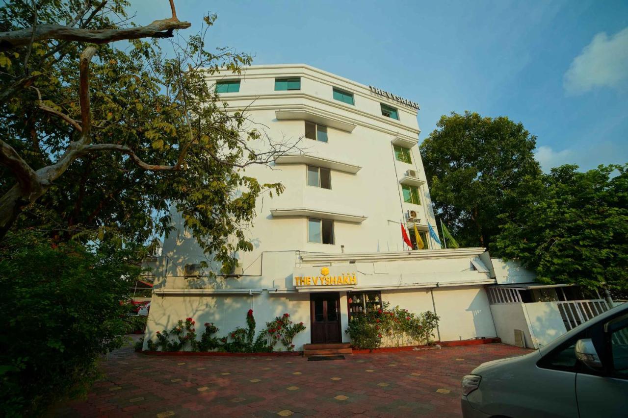 Hotel The Vyshakh Guruvāyūr Exterior foto